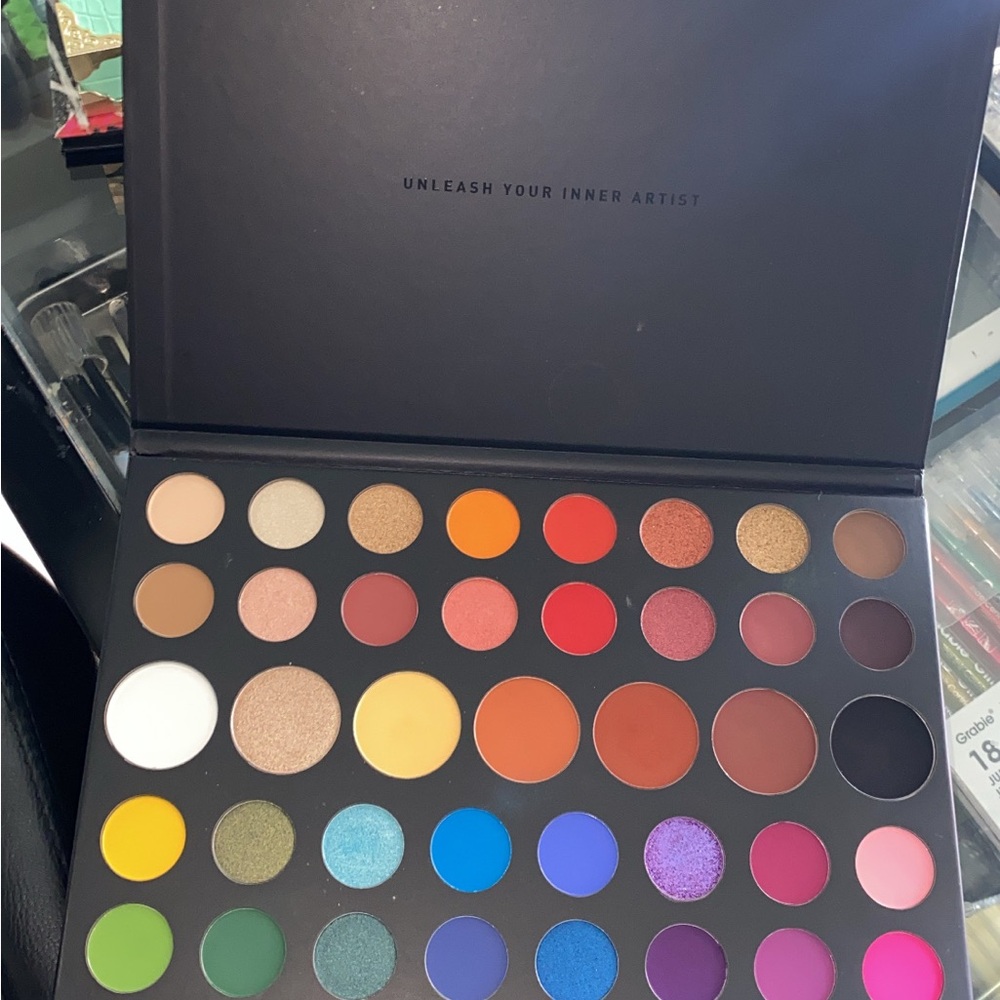 MORPHE & James Charles eyeshadow palette